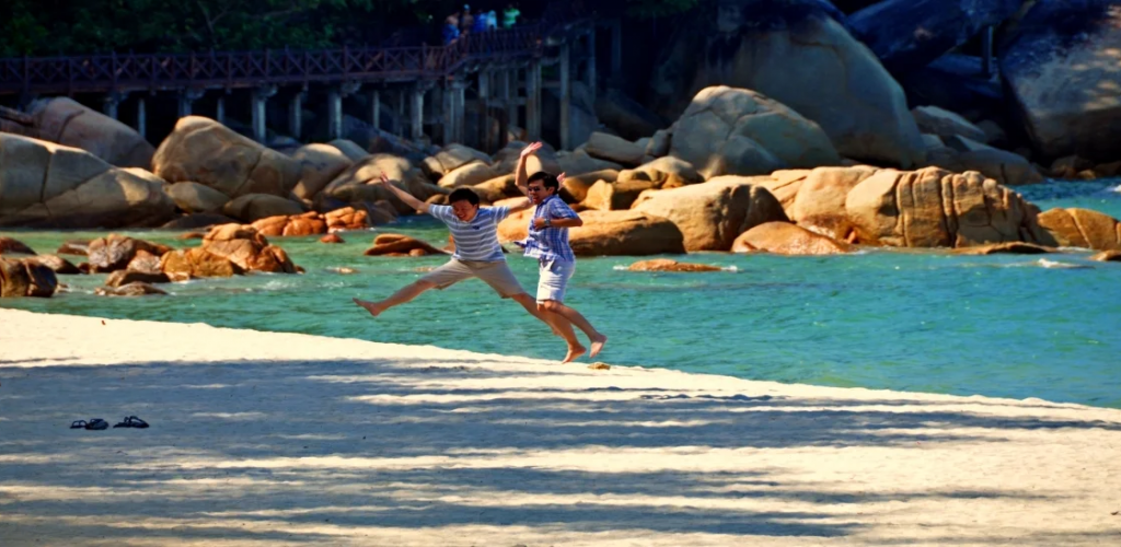 pantai-teluk-cempedak-1