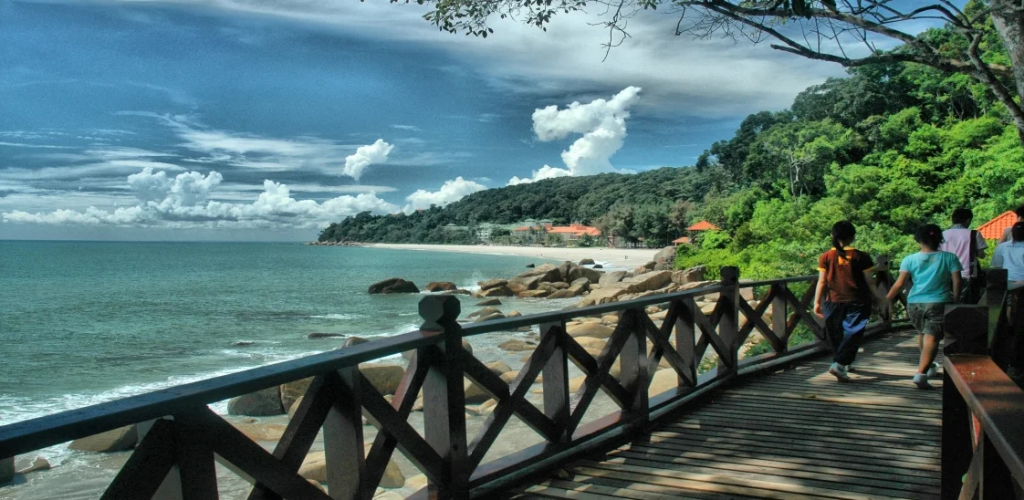 pantai-teluk-cempedak-2