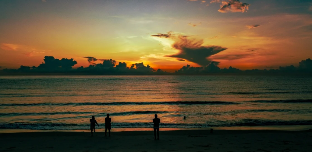 pantai-teluk-cempedak-6